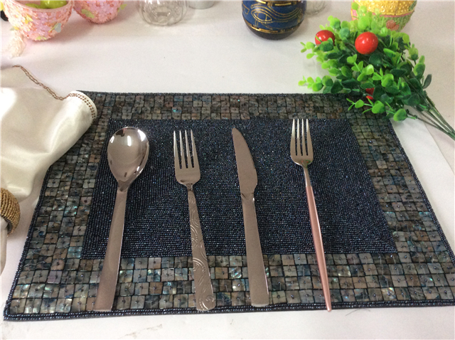 Factory Direct Selling Processing and Custom Beaded placemat Hand-Made Cup Matdishes Disc Pad Dinner Flag Table Mat Tea Table Mat