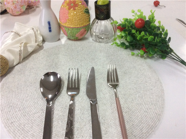 Factory Direct Selling Processing and Custom Beaded placemat Hand-Made Cup Matdishes Disc Pad Dinner Flag Table Mat Tea Table Mat