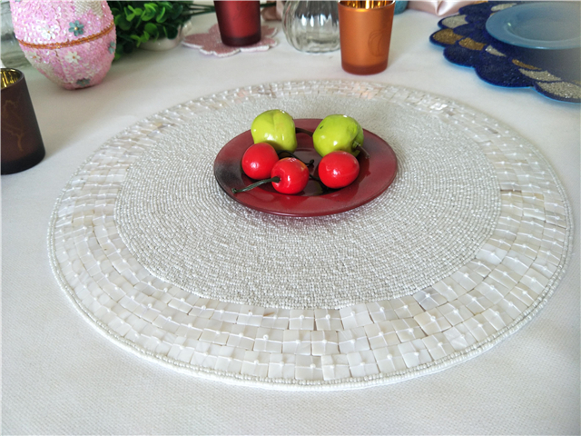 Factory Direct Selling Processing and Custom Beaded placemat Hand-Made Cup Matdishes Disc Pad Dinner Flag Table Mat Tea Table Mat